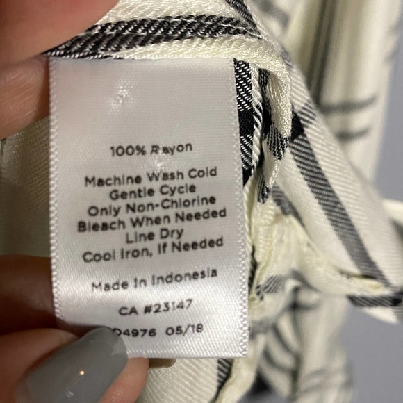 TALBOTS Petites Plaid Button Down Size Medium - Picture 4 of 6